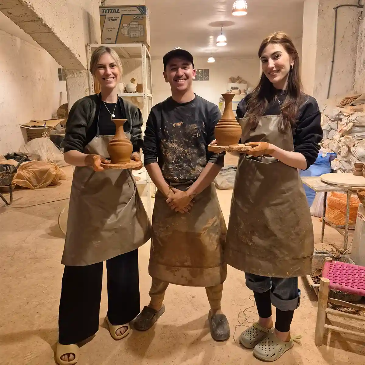 Atelier poterie : un instant de reconnexion, les mains dans l’argile